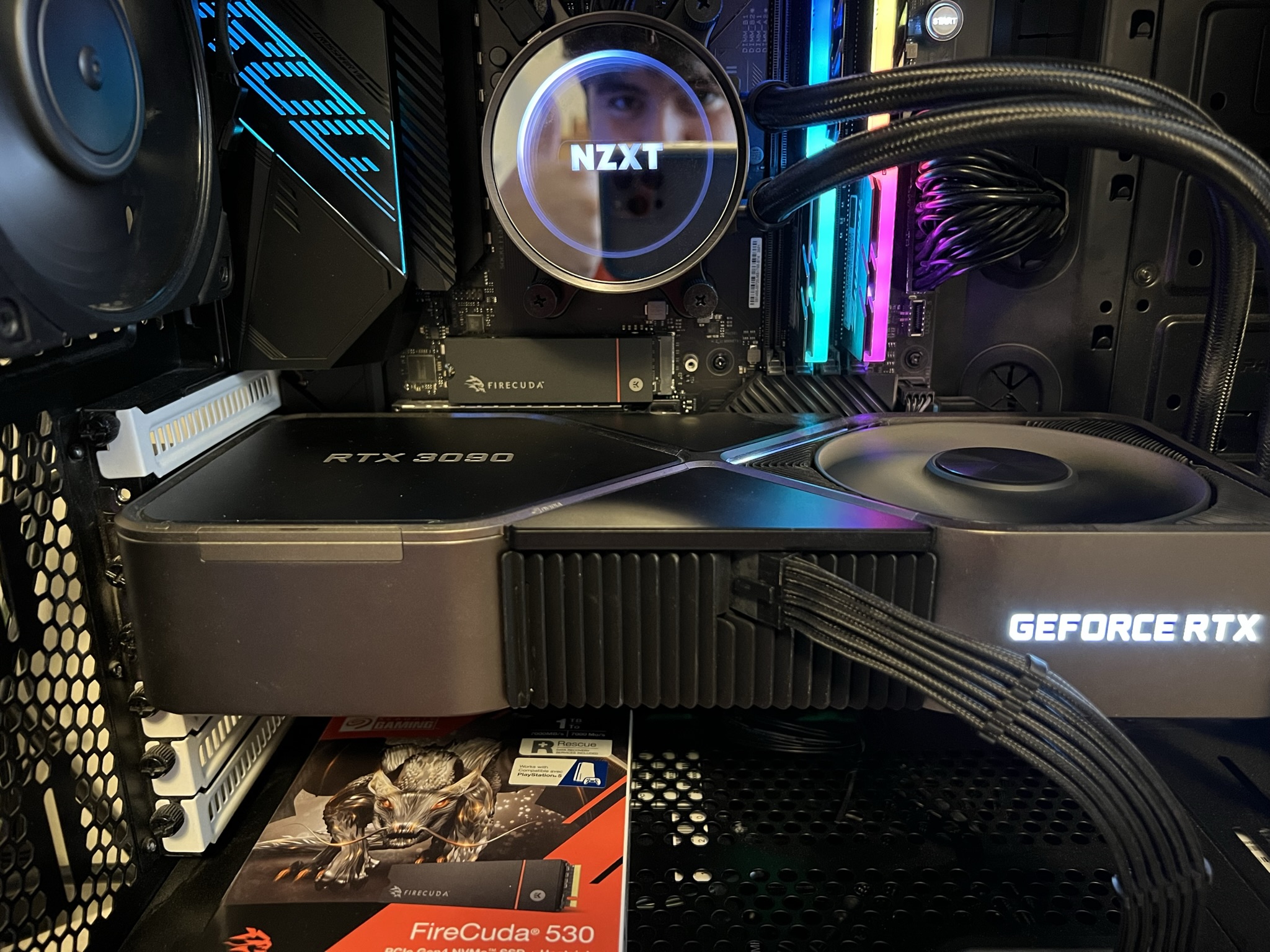 Mysterious person in the reflection of the NZXT waterblock